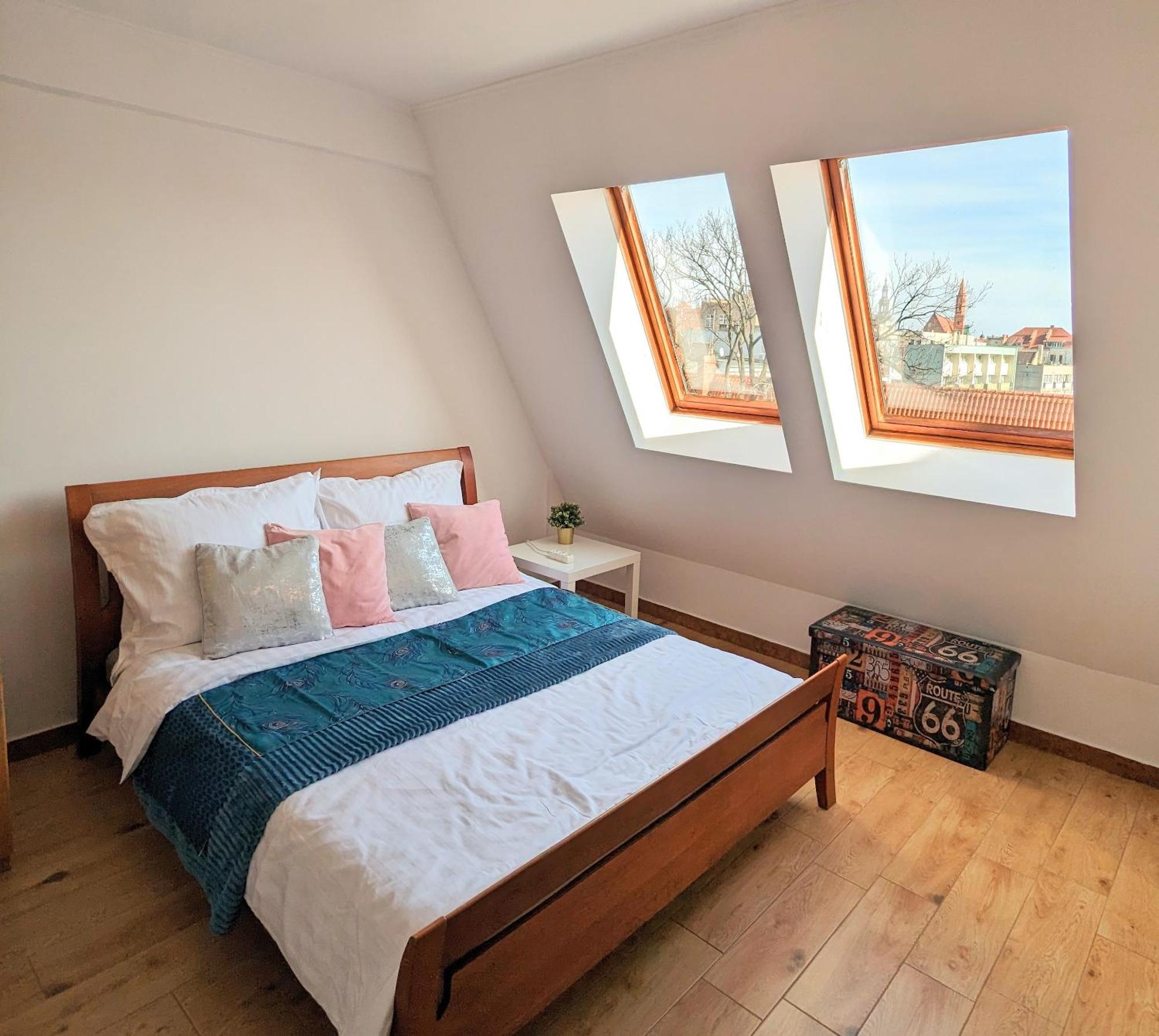 3-bedroom In Town Square Apartment *